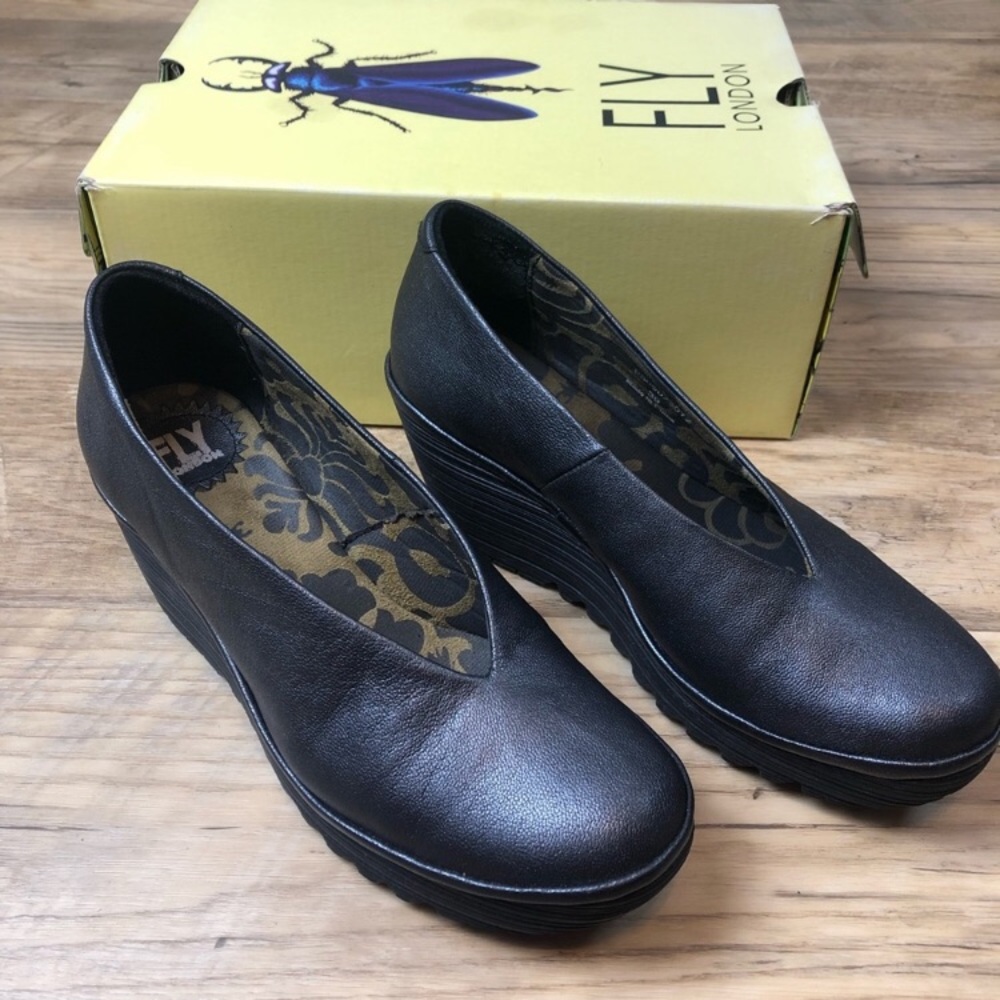 Fly London Yaz Black Leather Wedge 39 (US 8-8.5)
